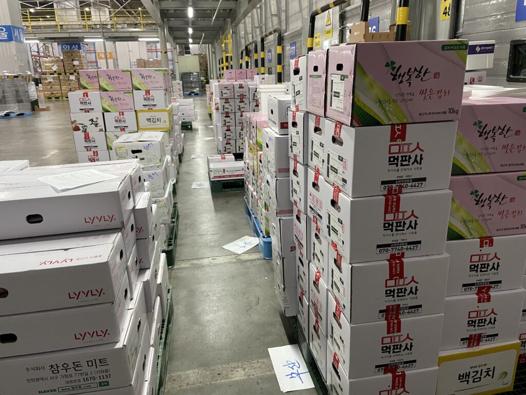 물류창고에 납품 대기중인 제품들
