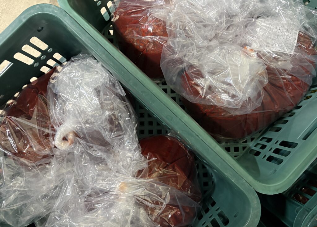 김치속 양념이 5kg과 10kg이 있습니다.